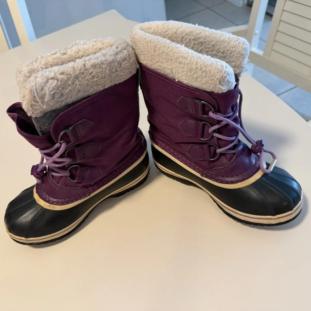 Sorel Purple and Black Winter snow boots size 3 kids‎