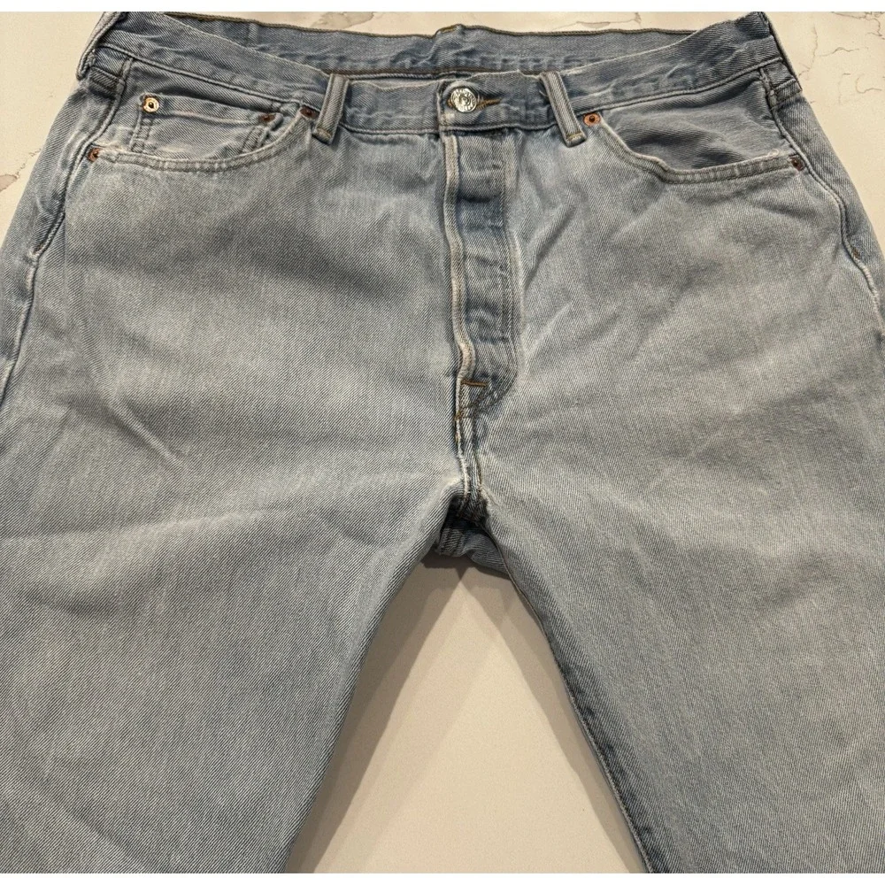 Vintage Levis 501 Jeans Straight Mens Size 36x35 Light Wash Denim Y2K Pants
