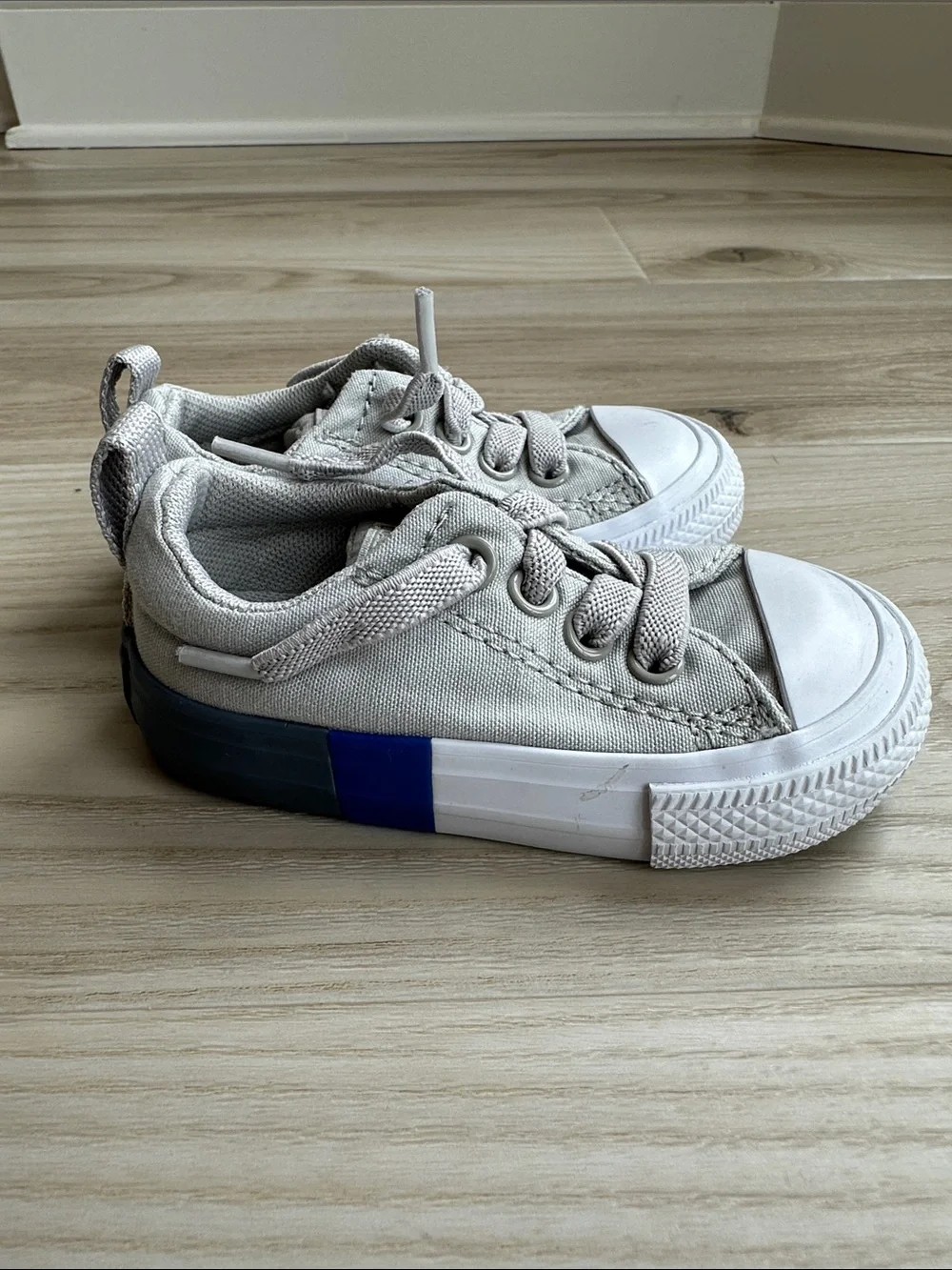 Converse toddler sneakers