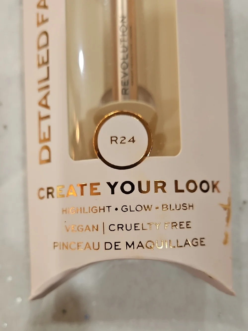 NWT Revolution Pink & Rose Gold Fan Highlighting Brush R24