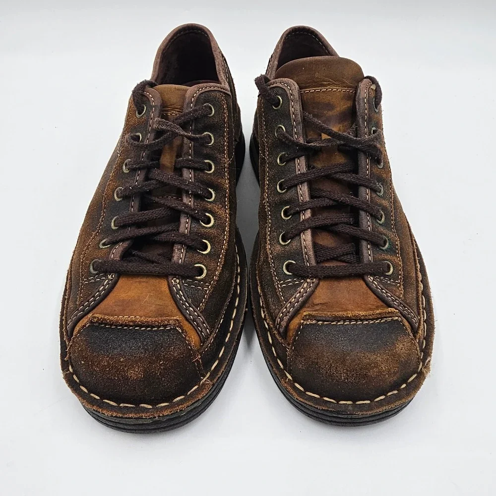 Clarks low top