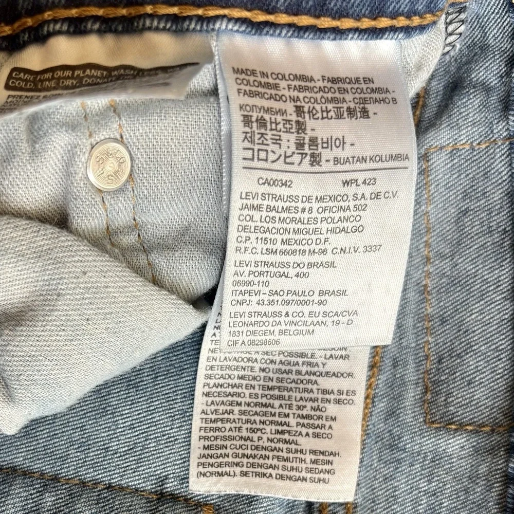 Levis hems blue