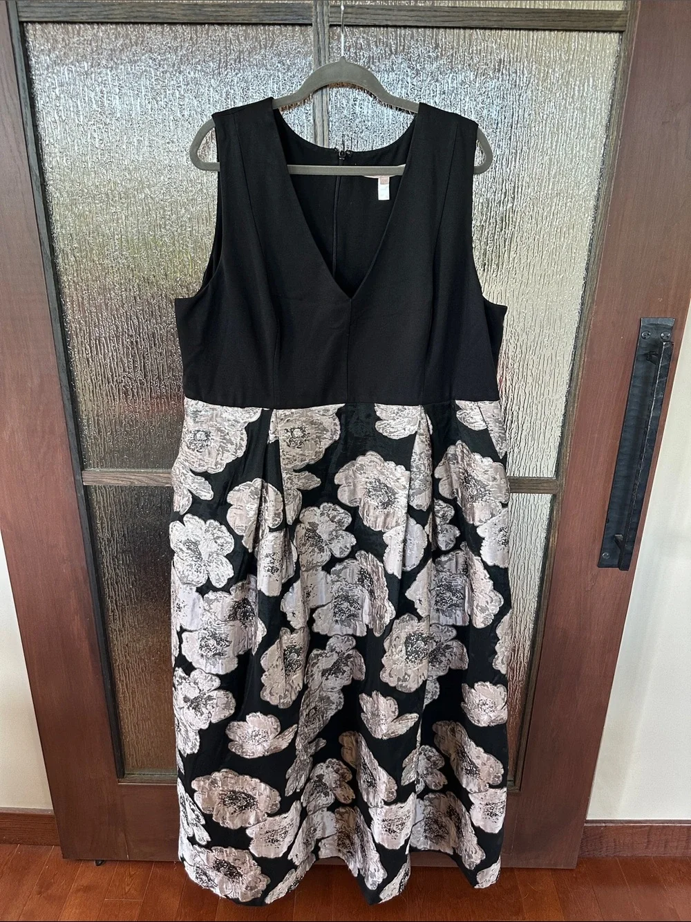 Hutch Black Floral Jacquard Black and Rose Gold Floral V-Neck Evening Gown Sz 22