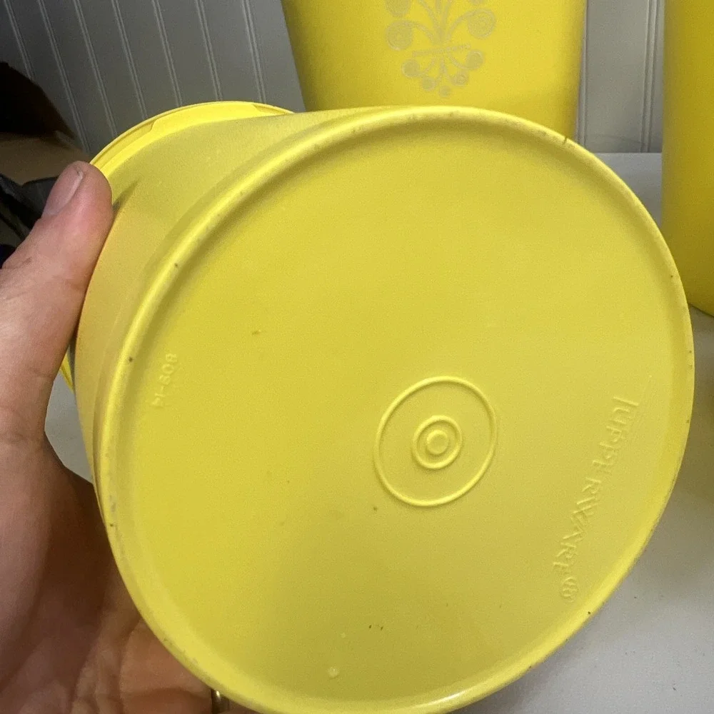Tupperware lids canister