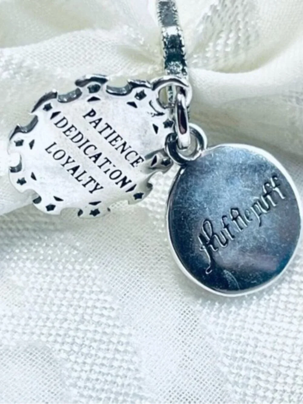 🦡✨ NWOT Hufflepuff Charm – Harry Potter Magic ⚡💛