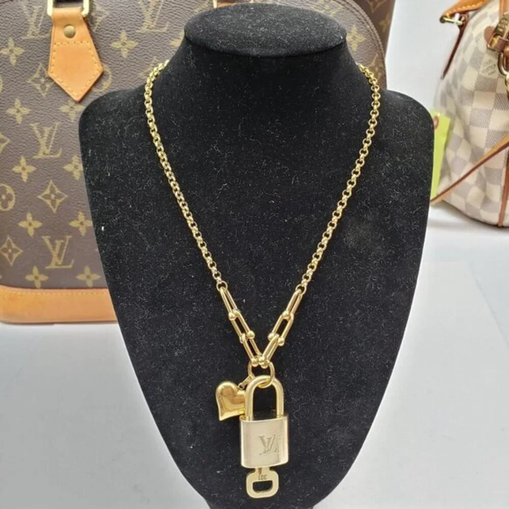 Louis Vuitton gold shop