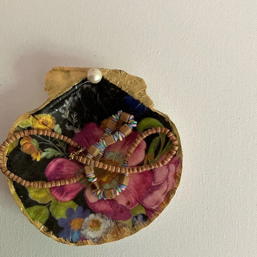Hand Crafted scalloped clam