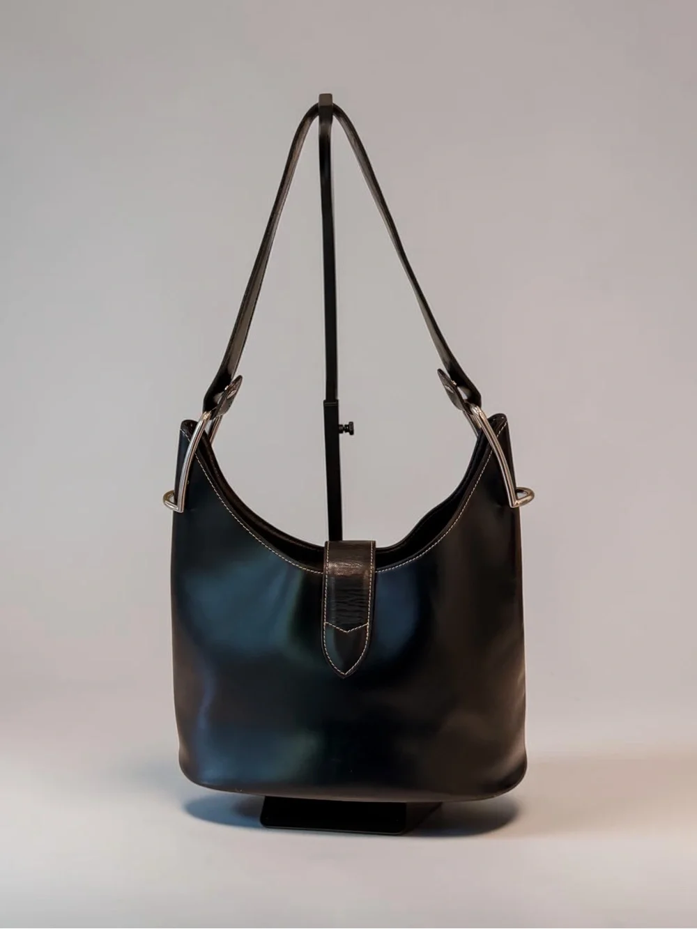 Dooney & Bourke smooth black