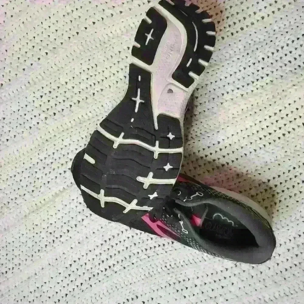 Brooks size 10