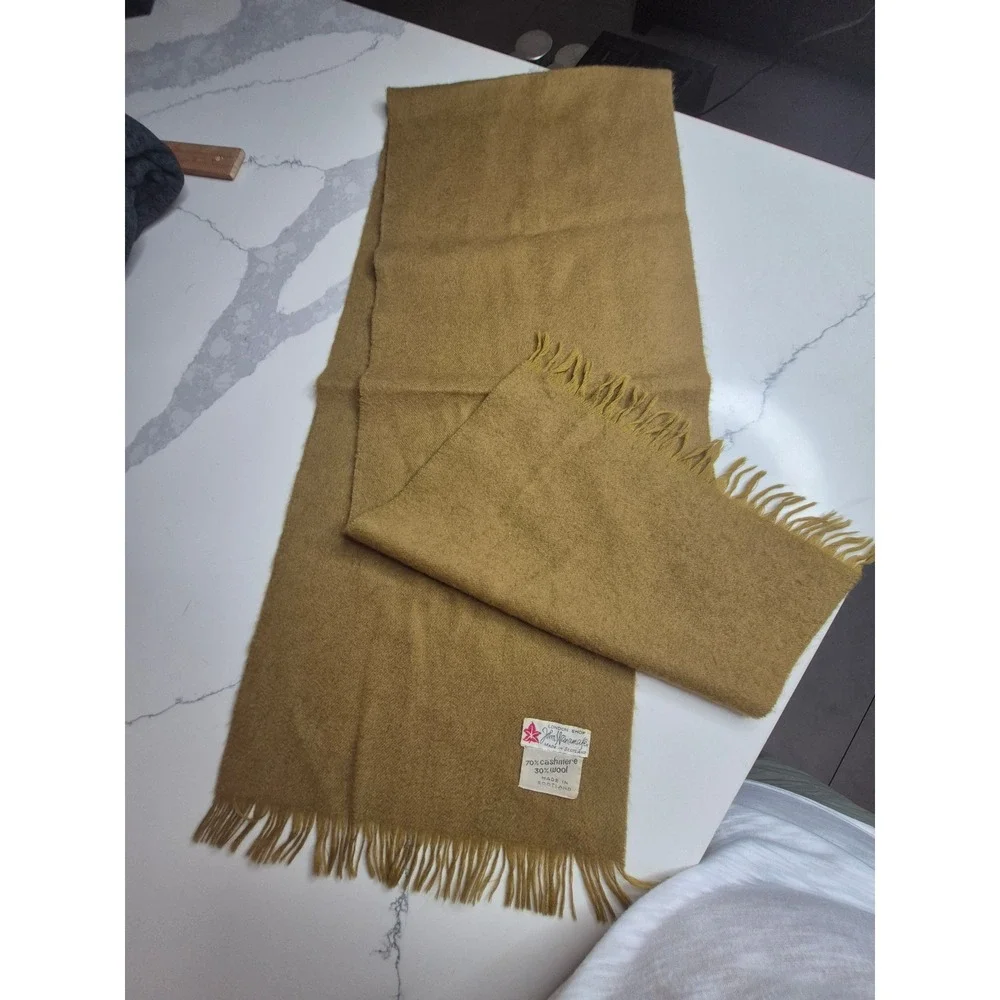 John Wanamaker Scarf 70% Cashmere‎ 30% Wool Fringe Made in Scotland Camel