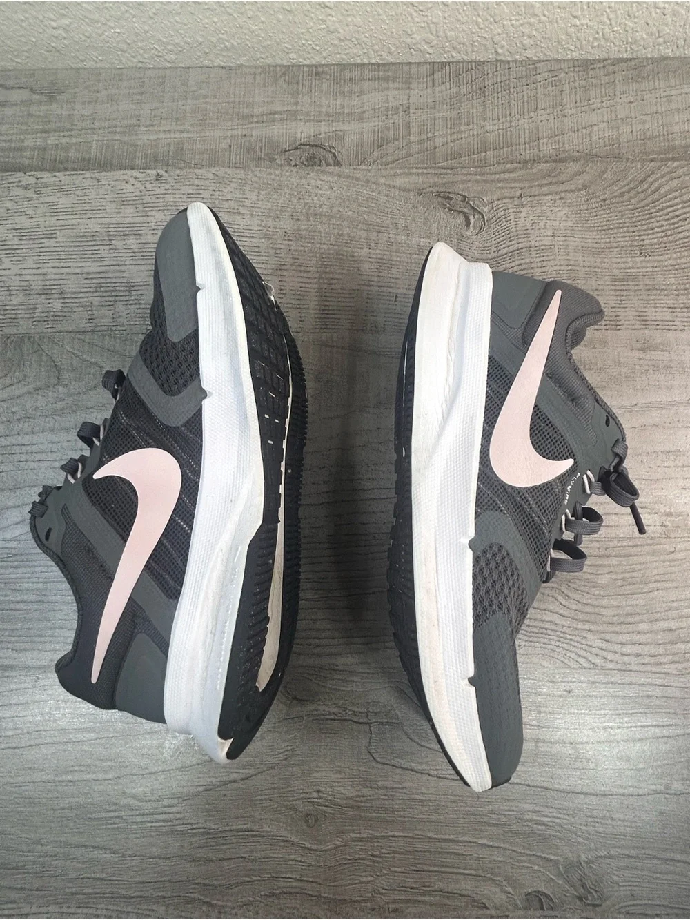 Nike Swift Running Shoes Women’s Gray Pink Flywire Athletic Sneakers Size 8