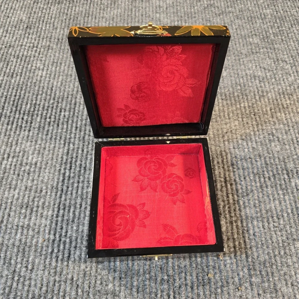 The Unbranded Brand box plastic usps