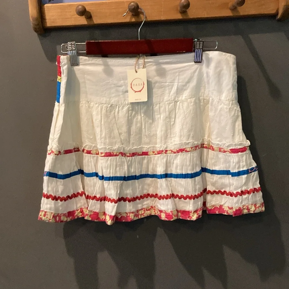Raga size large beaded & embroidered NWT mini skirt ivory