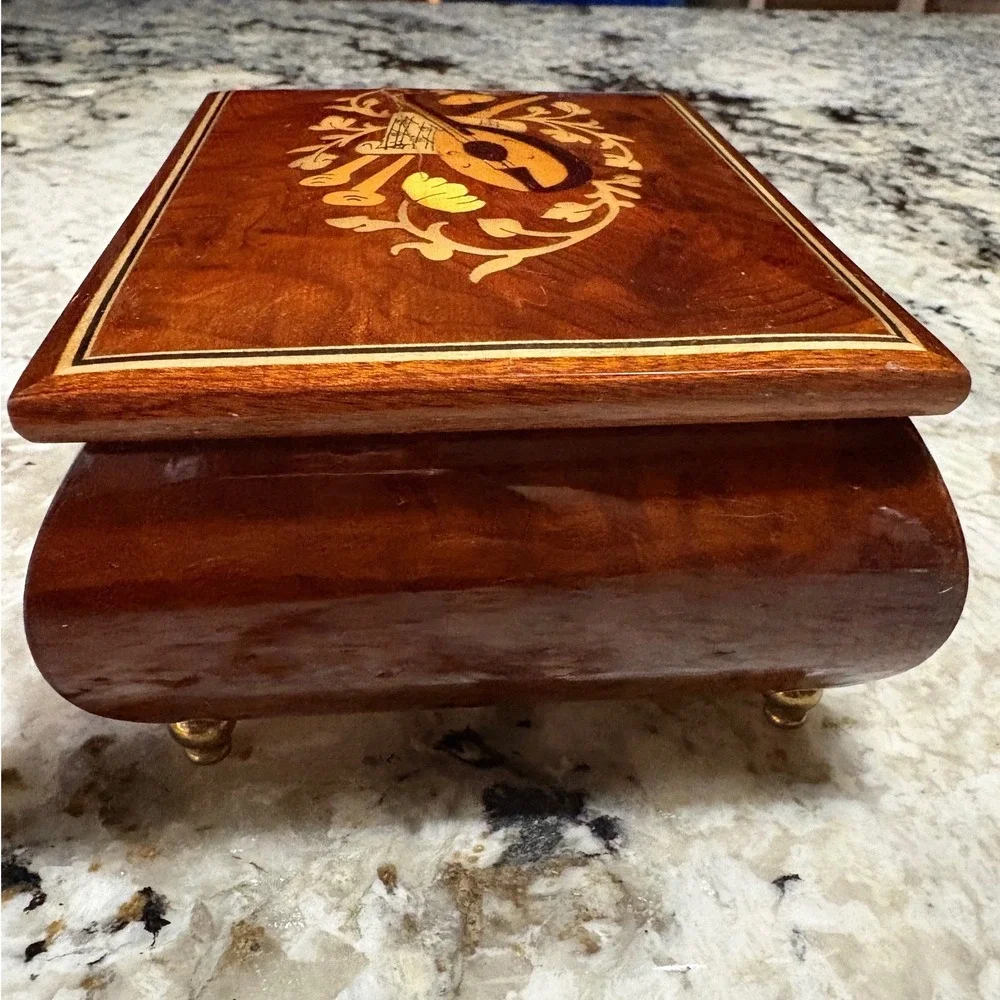 Gabriella Sorrento Italian Inlaid Wood Music Box Brown Fair Torna a Sorriento