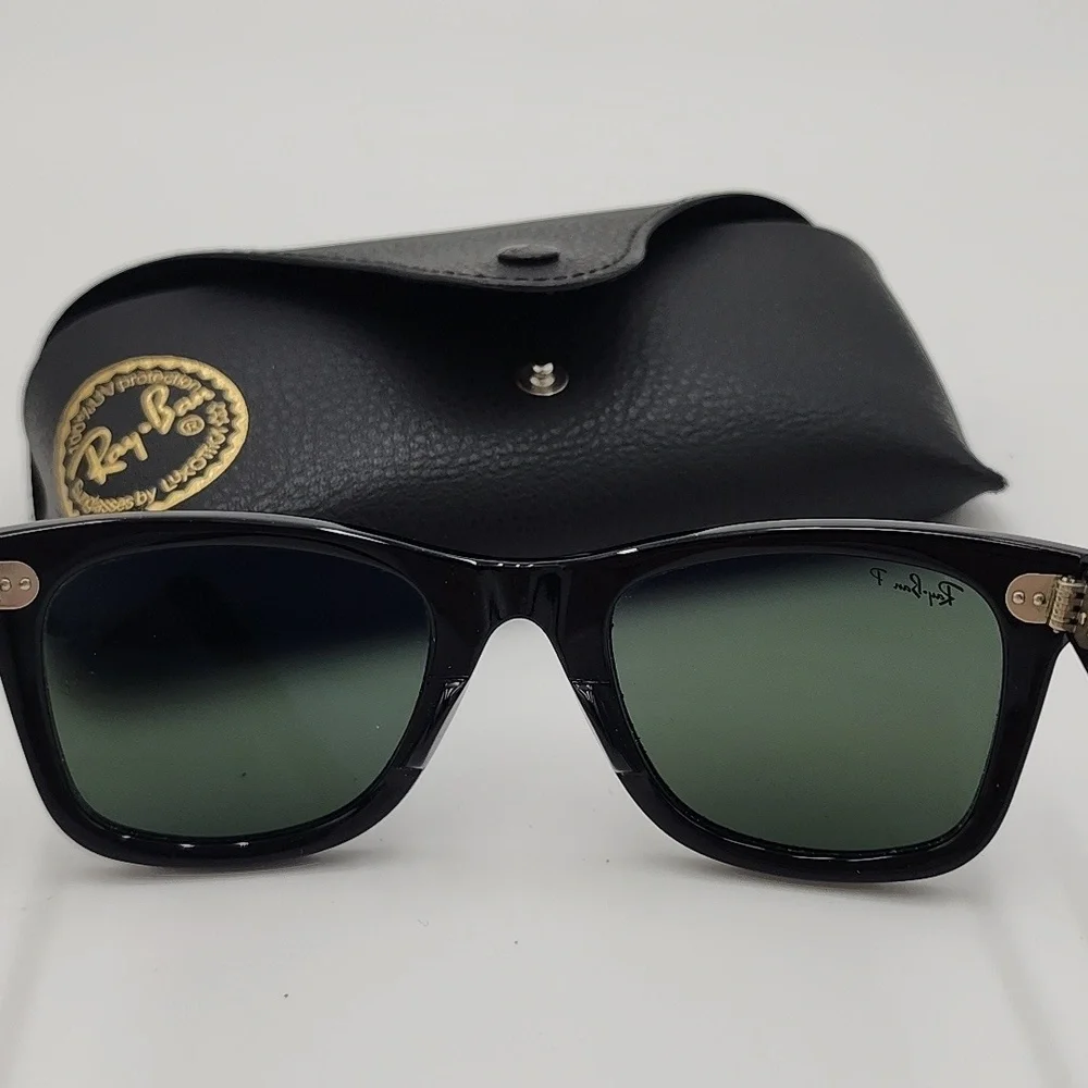 Ray-Ban stylish black