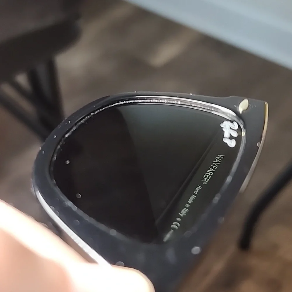 Ray-Ban stylish black