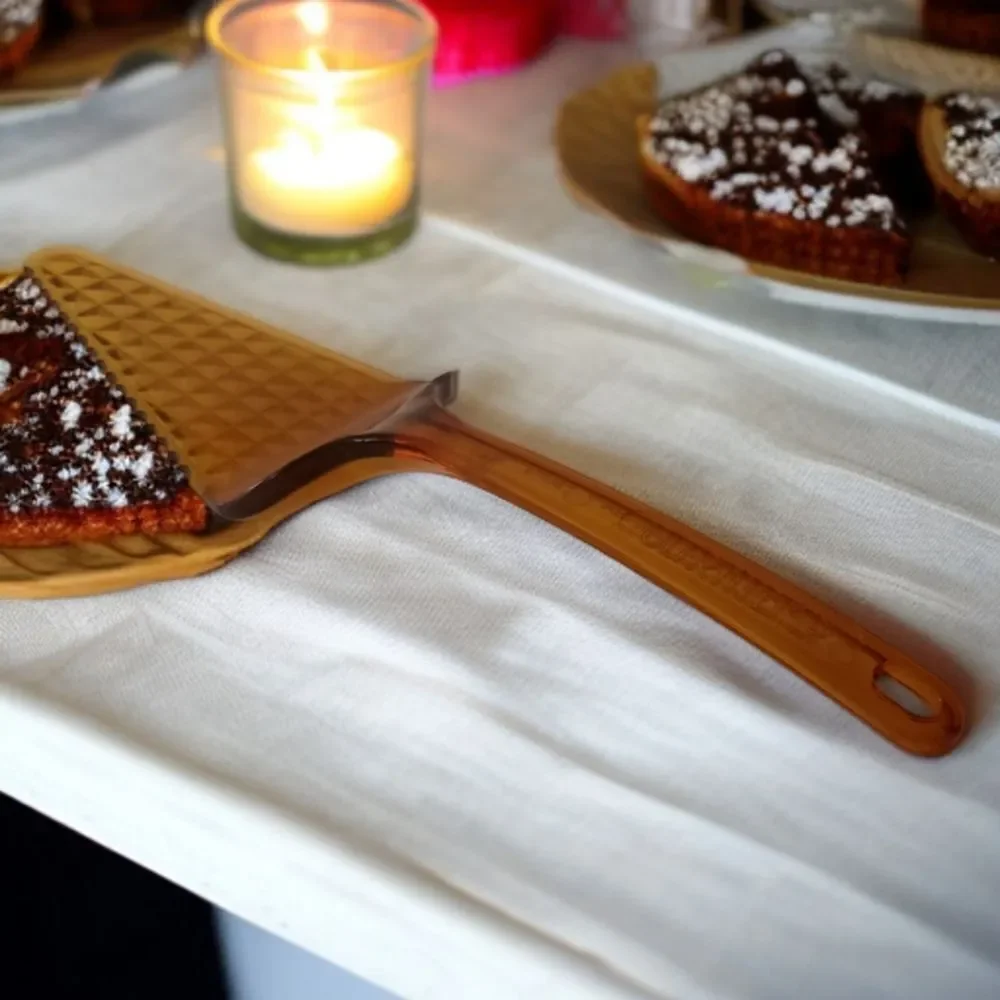 Ultratemp Pie Server Serrated Cake Vintage Translucent Amber Robinson USA Made.‎