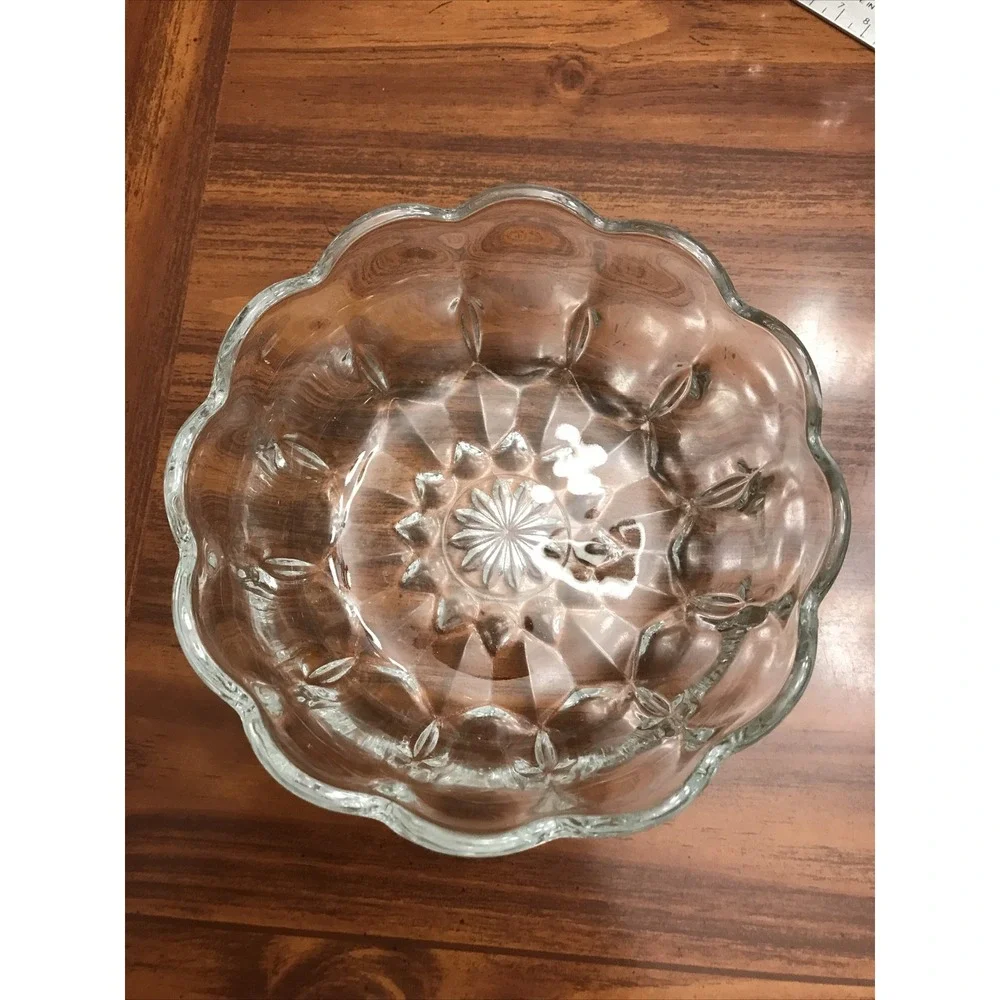 Vintage Clear glass paneled nappy bowl‎ 6 in star