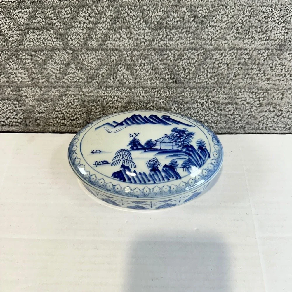 The Unbranded Brand vintage oval