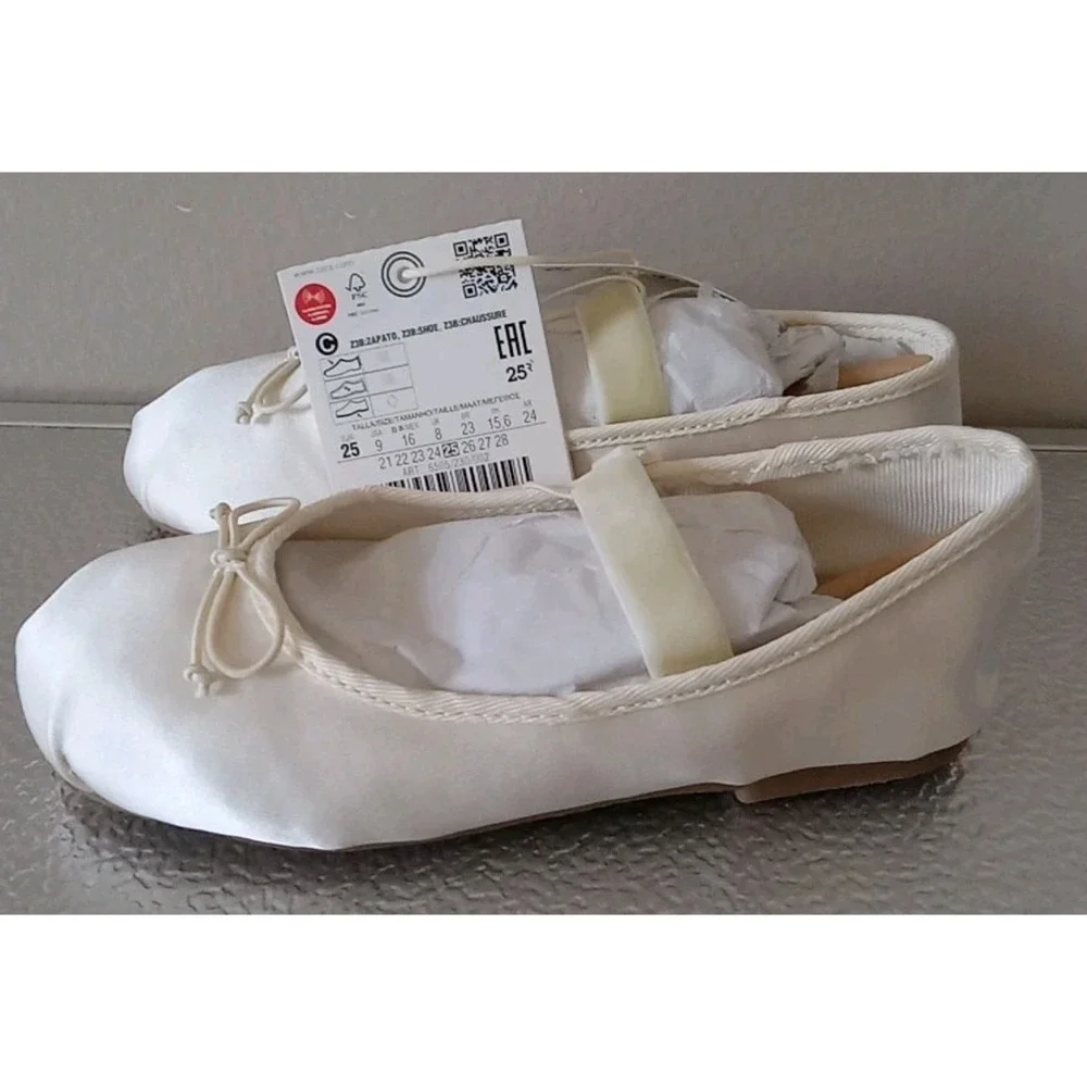 Zara Girl Satin Ivory Strap Ballerina Style Kids Shoes Size‎ 9 (25)