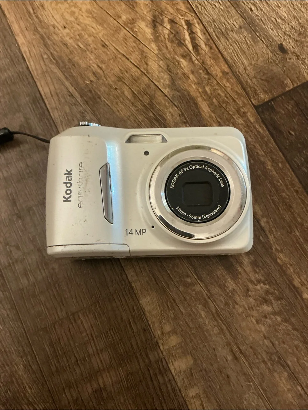 Kodak EasyShare C1530 14.0MP Digital Camera for parts problem with screen