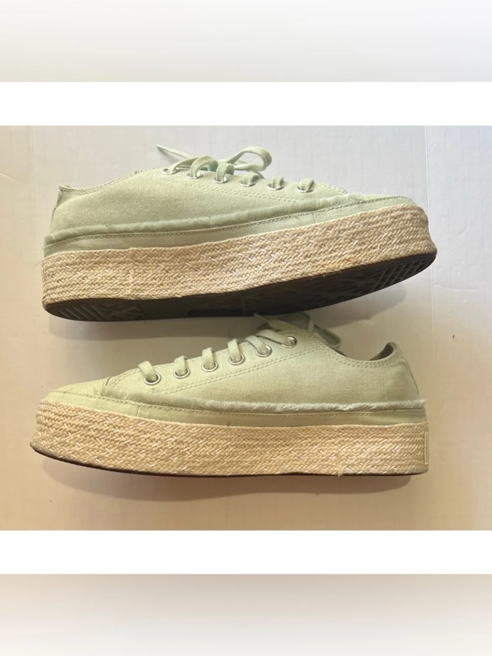 Converse excellent used