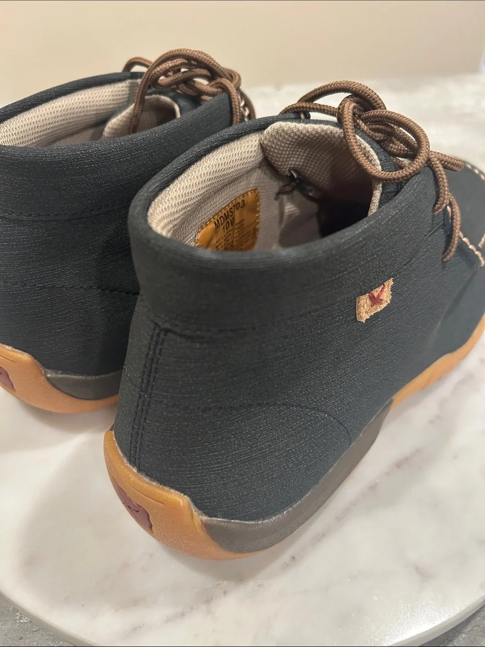 Twisted X stitched contrasting easy