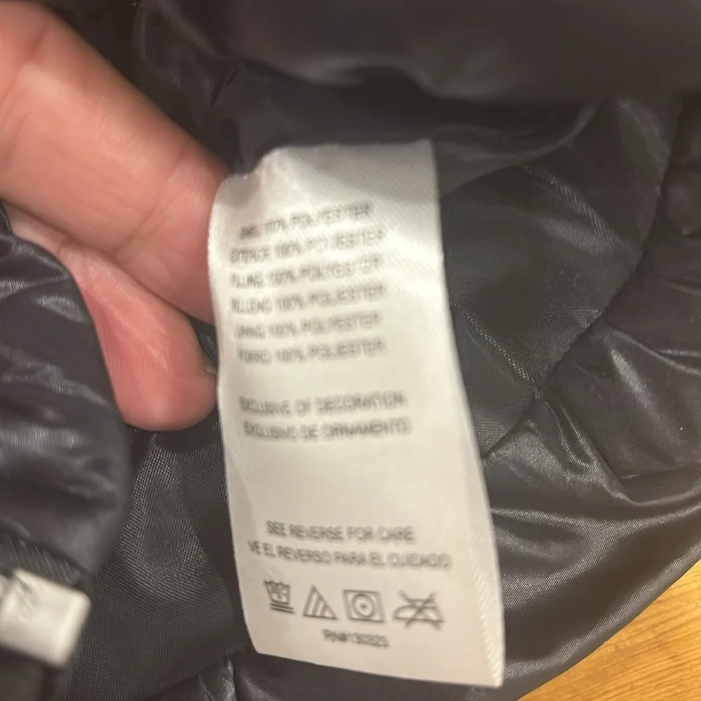 Calvin Klein Jeans questions leave