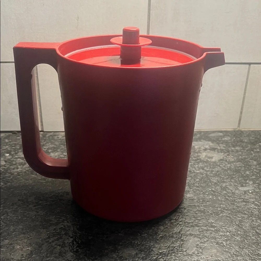Tupperware image shows