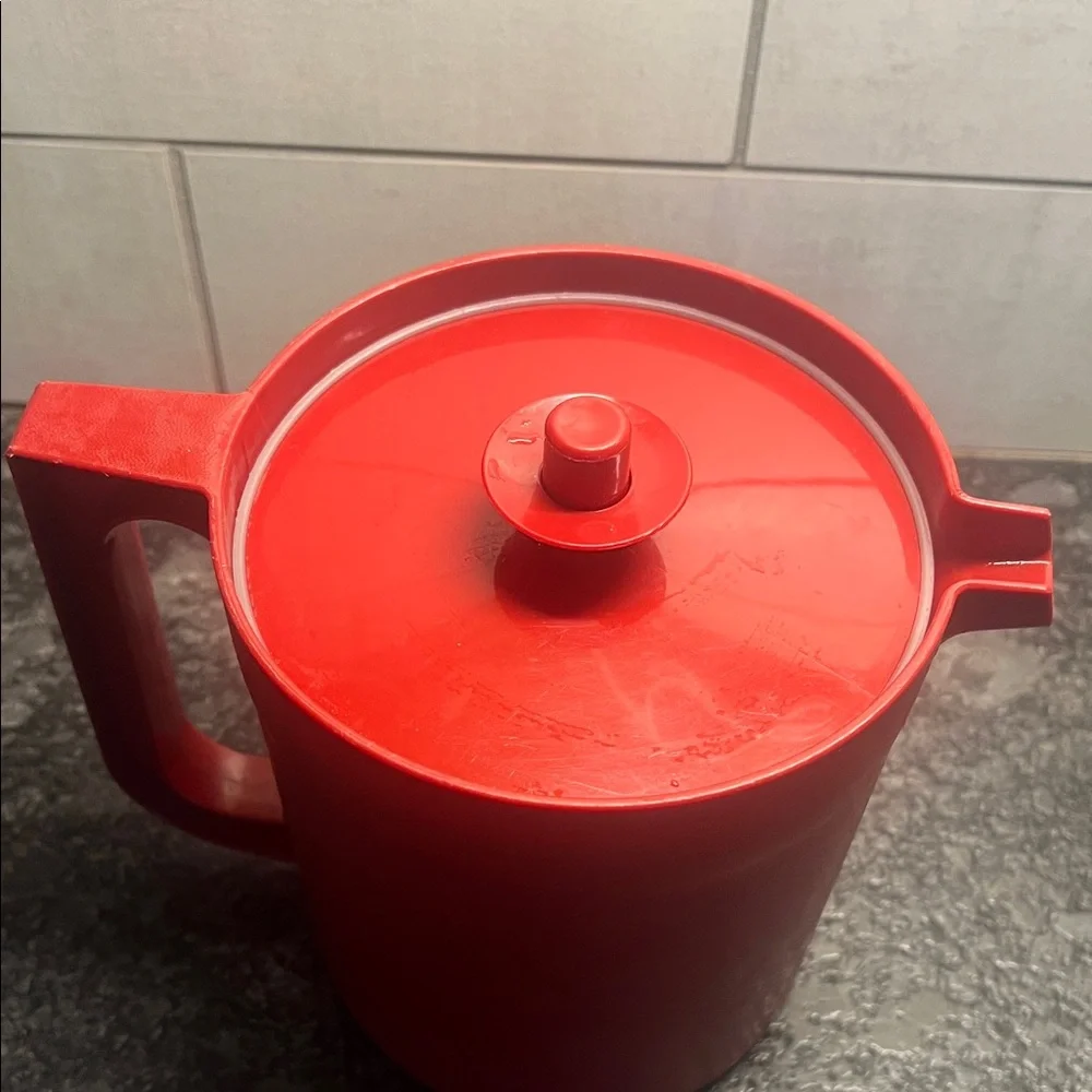 Tupperware image shows
