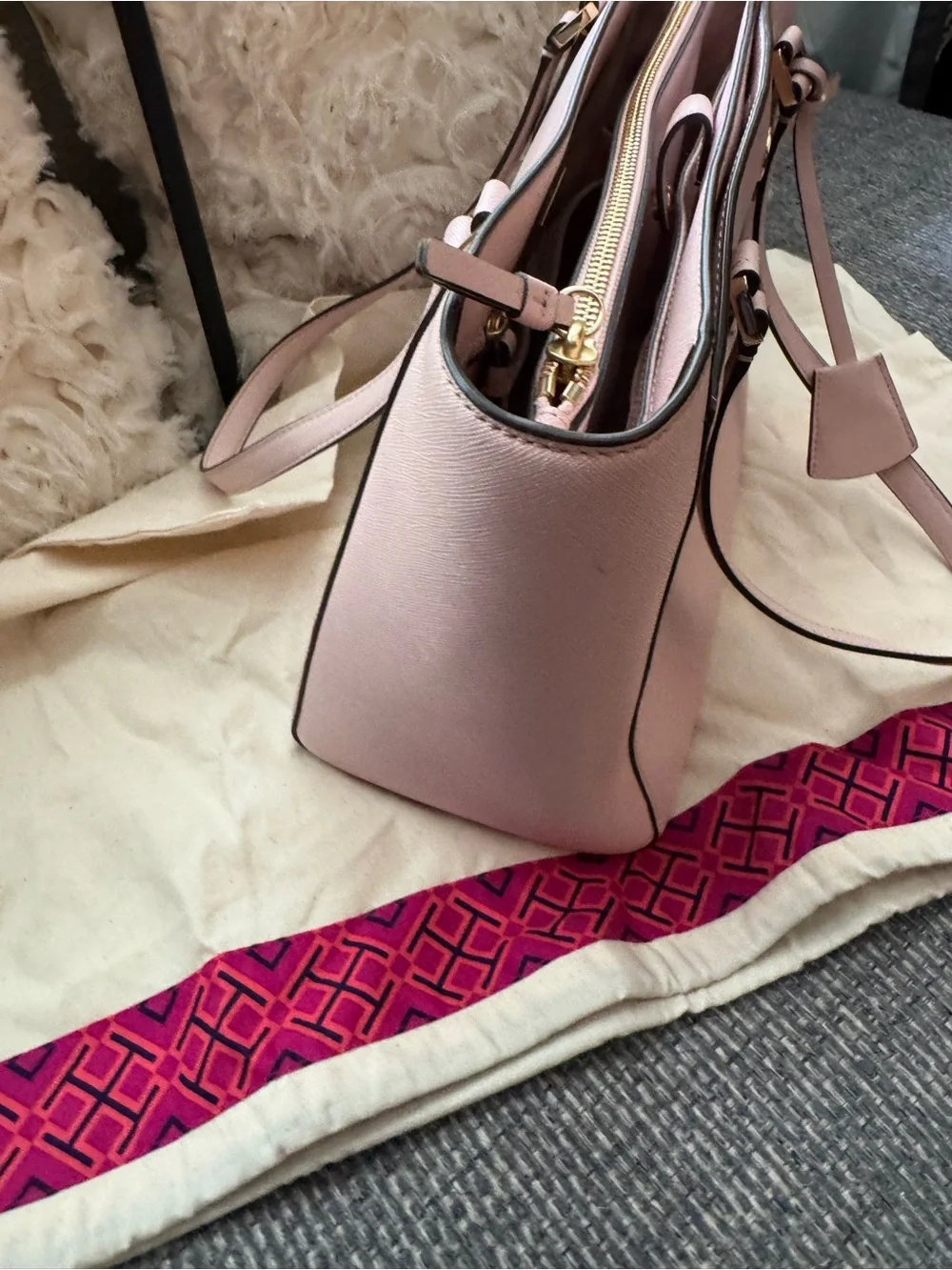 Tory Burch classic 14” tory
