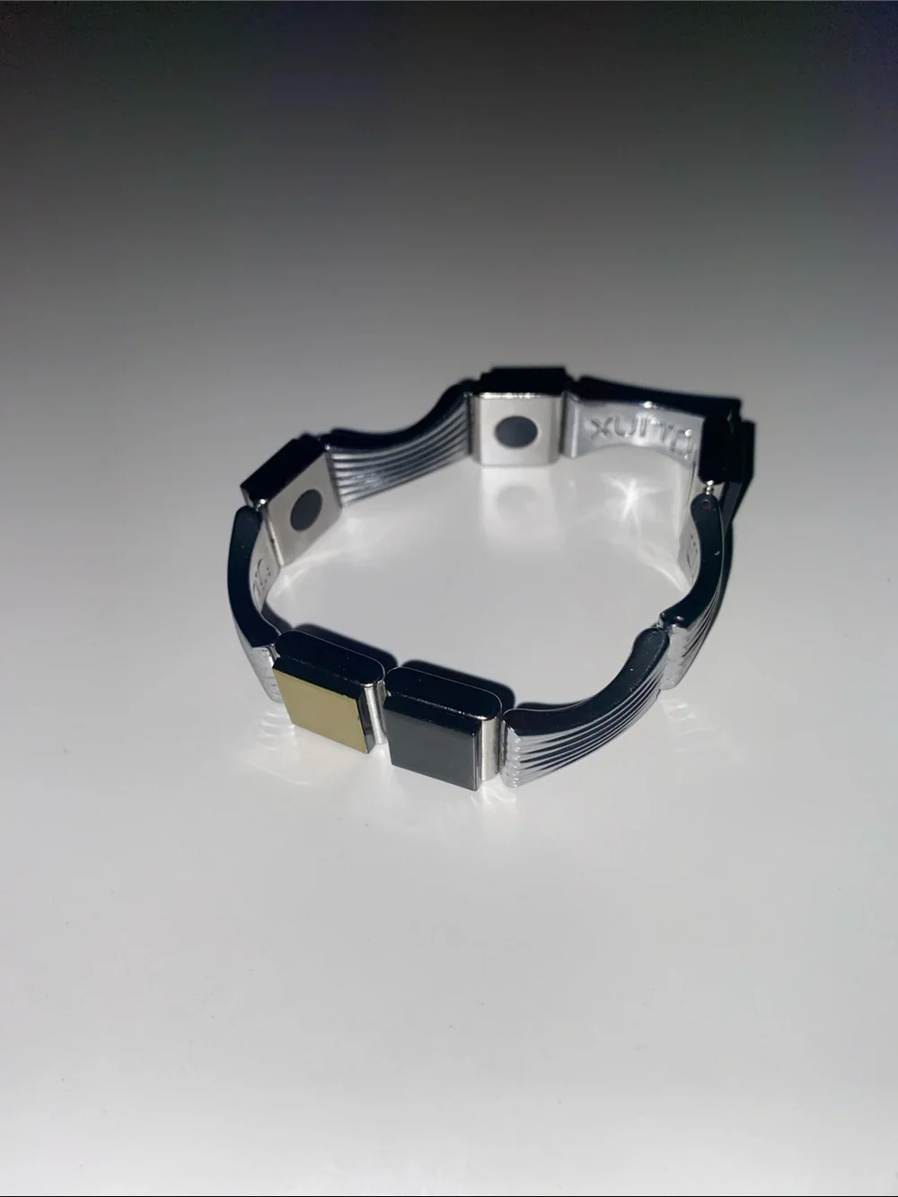 Magnetic Therapy Bracelet with Black and Gold Links