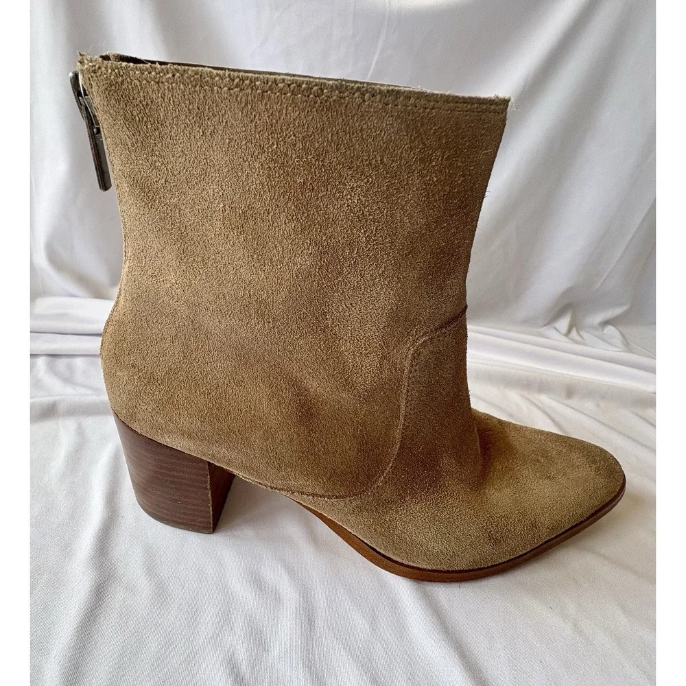Saks Fifth Avenue elevate your
