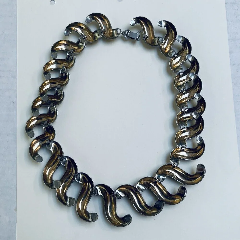 Unbranded preowned jewelry choker