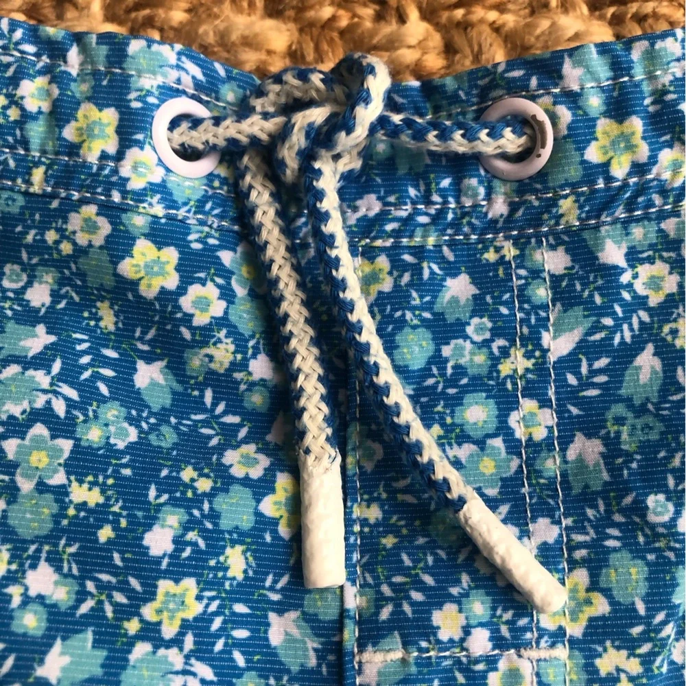 johnnie-O never worn