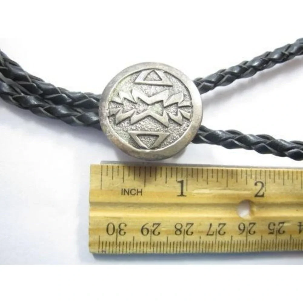The Unbranded Brand vintage bolo