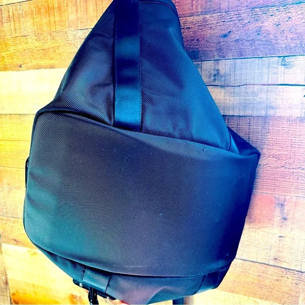Tumi pre loved