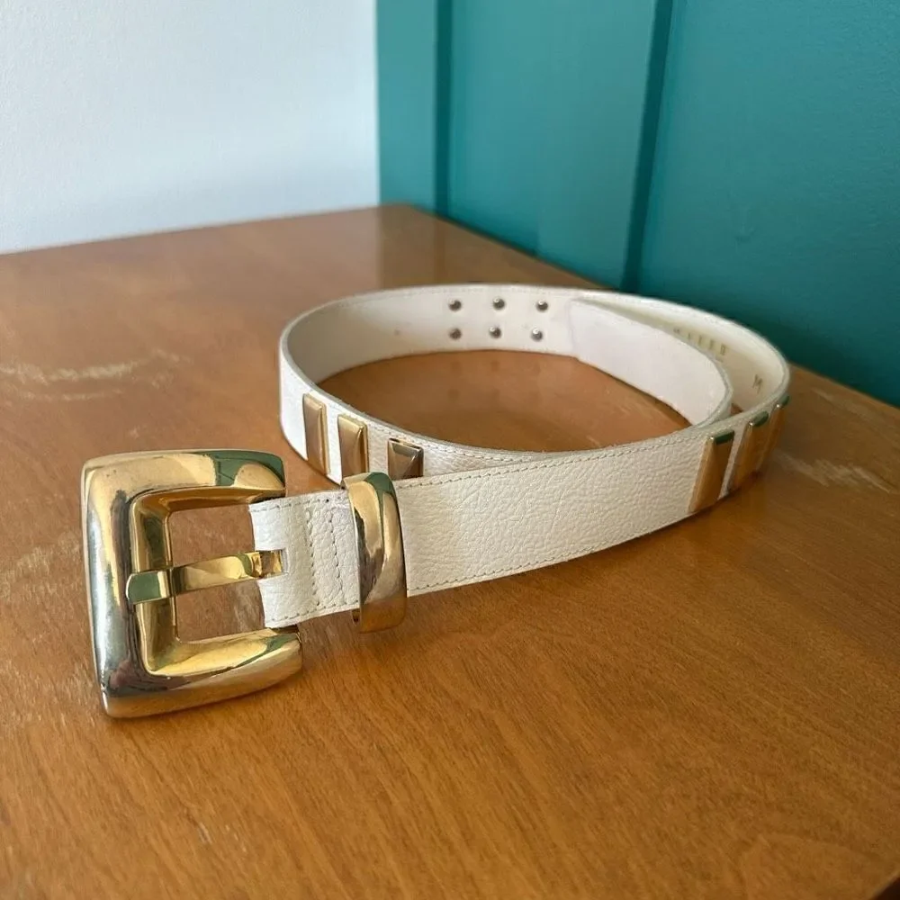The Limited Women’s 80s Vintage White Pebbled Leather Large Gold Tone Oblong Stu