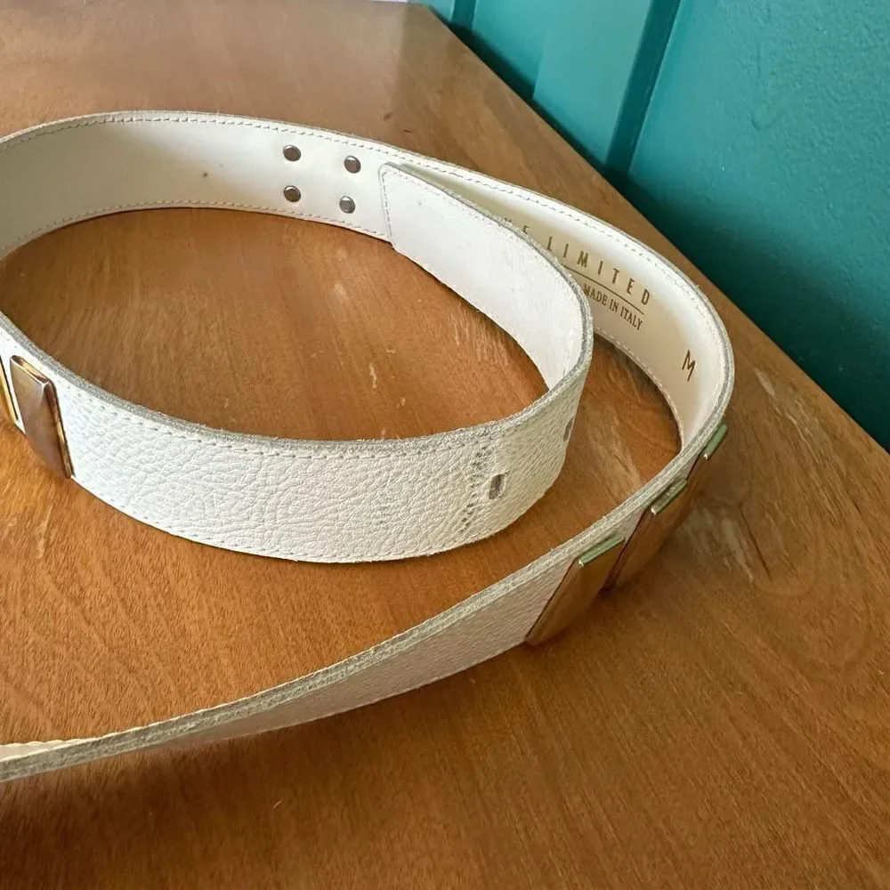 The Limited Women’s 80s Vintage White Pebbled Leather Large Gold Tone Oblong Stu