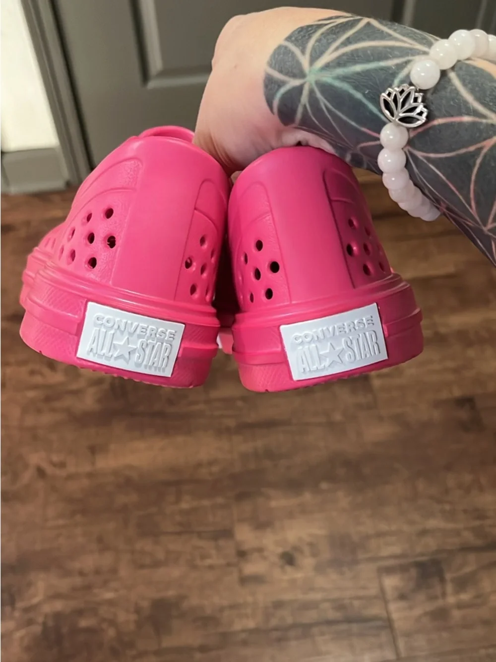 Converse bright pink