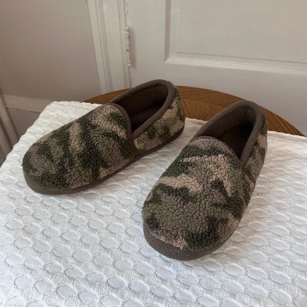 3/$20💥‎ Camouflage Fleece Slippers Kids Sz 6 Cozy Wonder Nation NWOT Loungewear