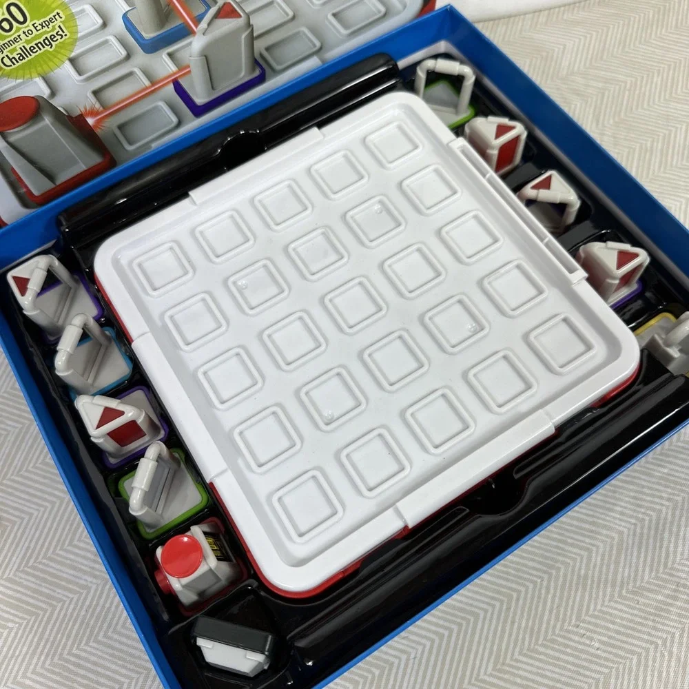 ThinkFun Laser Maze STEM Toy Set Brain-Boosting Game Ages‎ 8+ Logic Homeschool