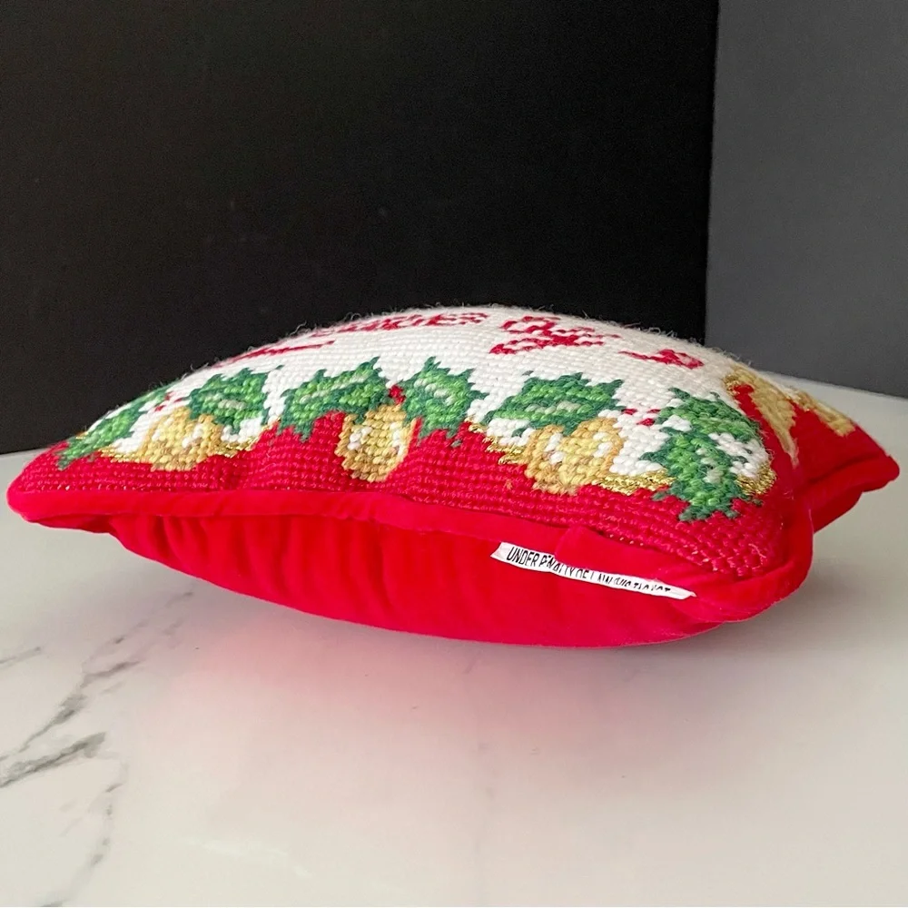 Neiman Marcus 🎄 holiday pillow
