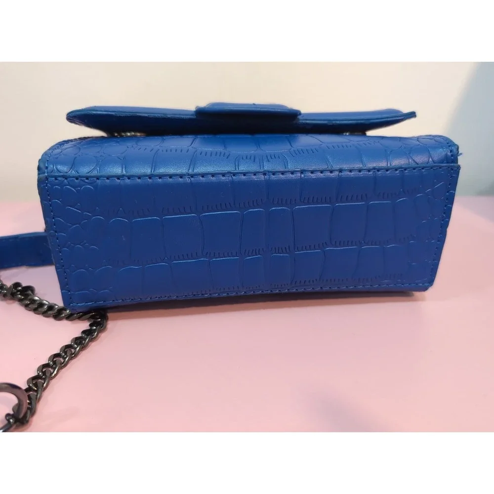The Unbranded Brand royal blue