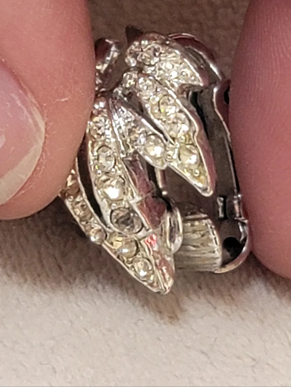 Vtg BOUCHER Clip Earrings Silvertone Rhinestone Leaf Signed (Rhodium Plating)