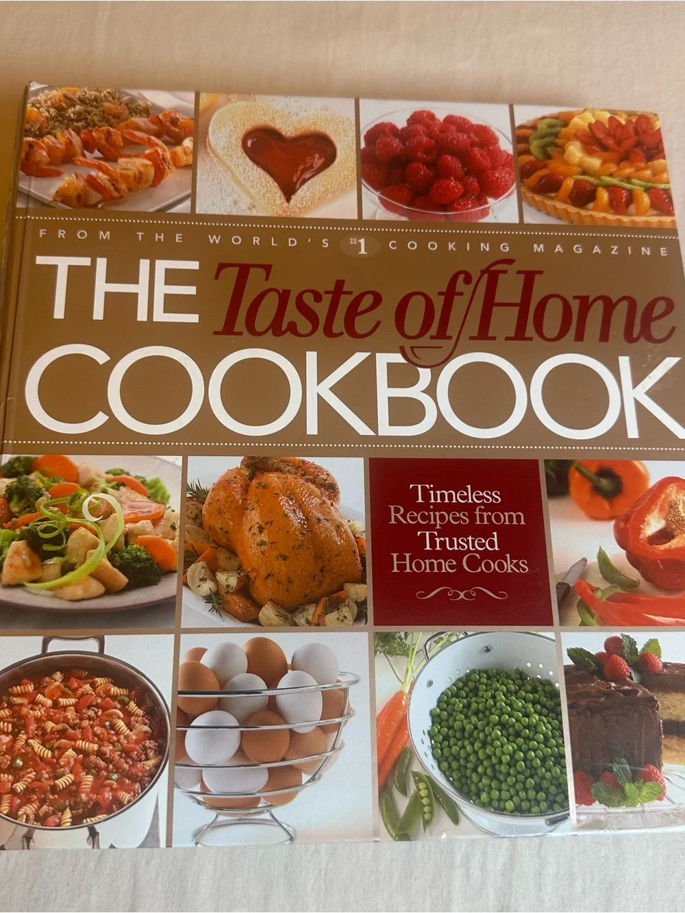The Taste of Home Cookbook Timeless Recipes  5 Ring Binder w/CD Nice Variety