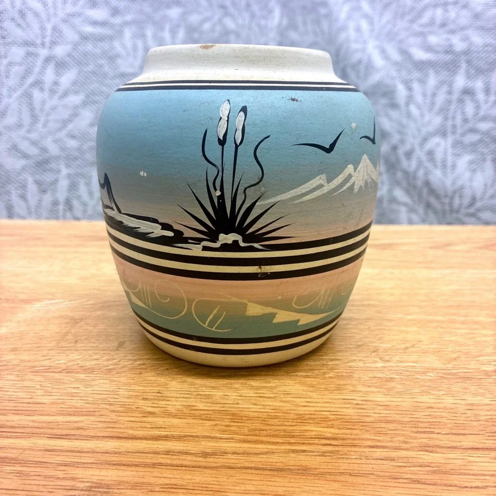 Native American Pottery Inc. navajo hand