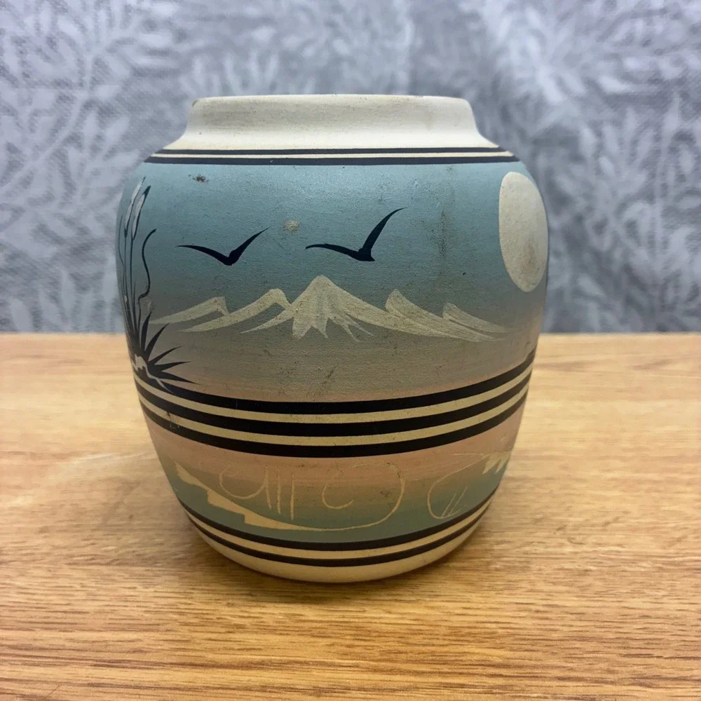 Native American Pottery Inc. navajo hand