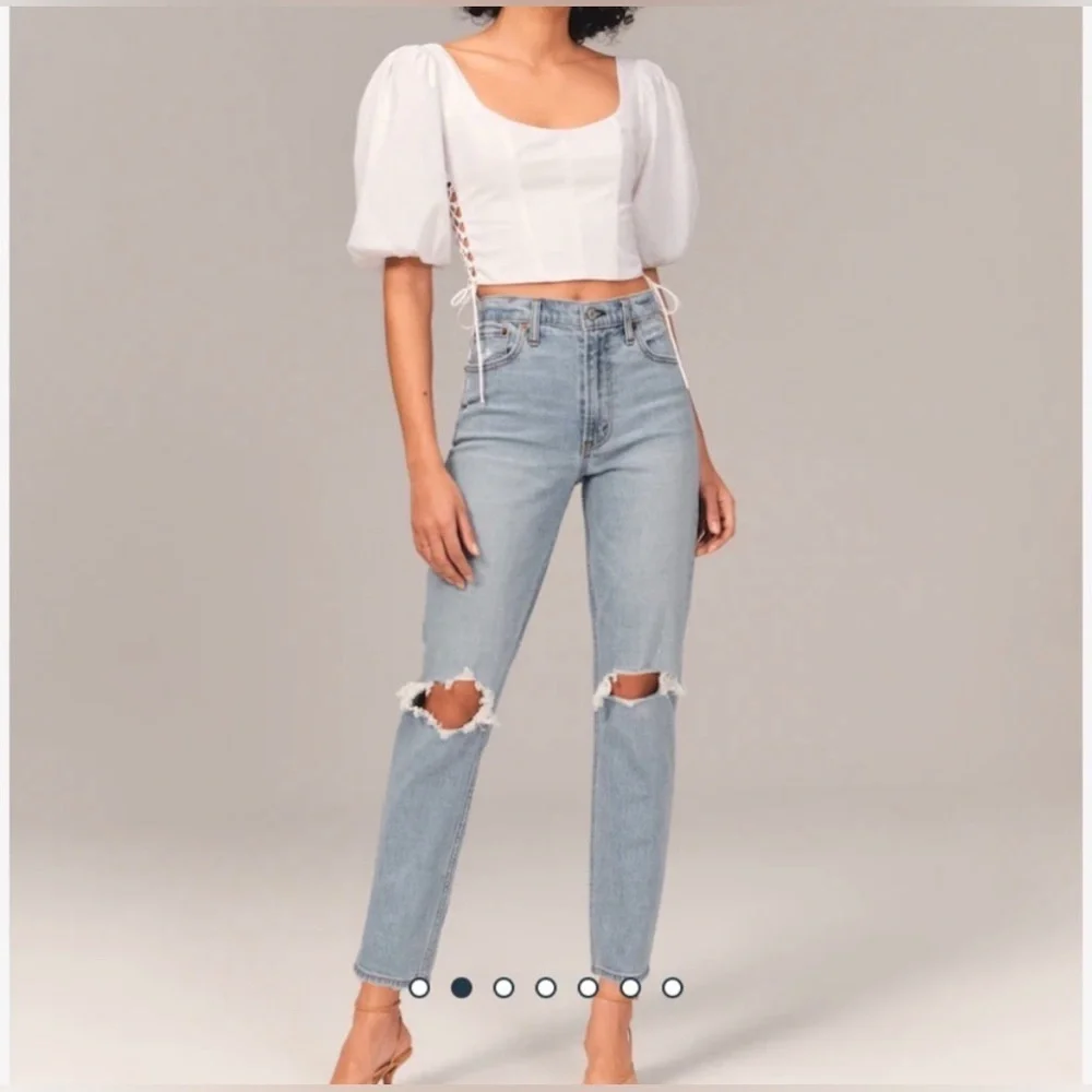 Abercrombie & Fitch High Rise Mom Jean - Light Destroy