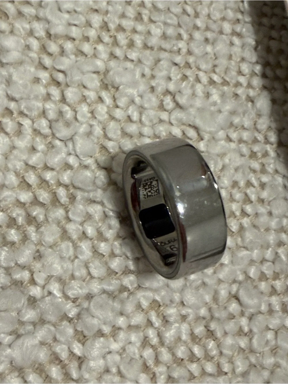 Oura Ring Gen 4 in Silver - size 6 - no scratches